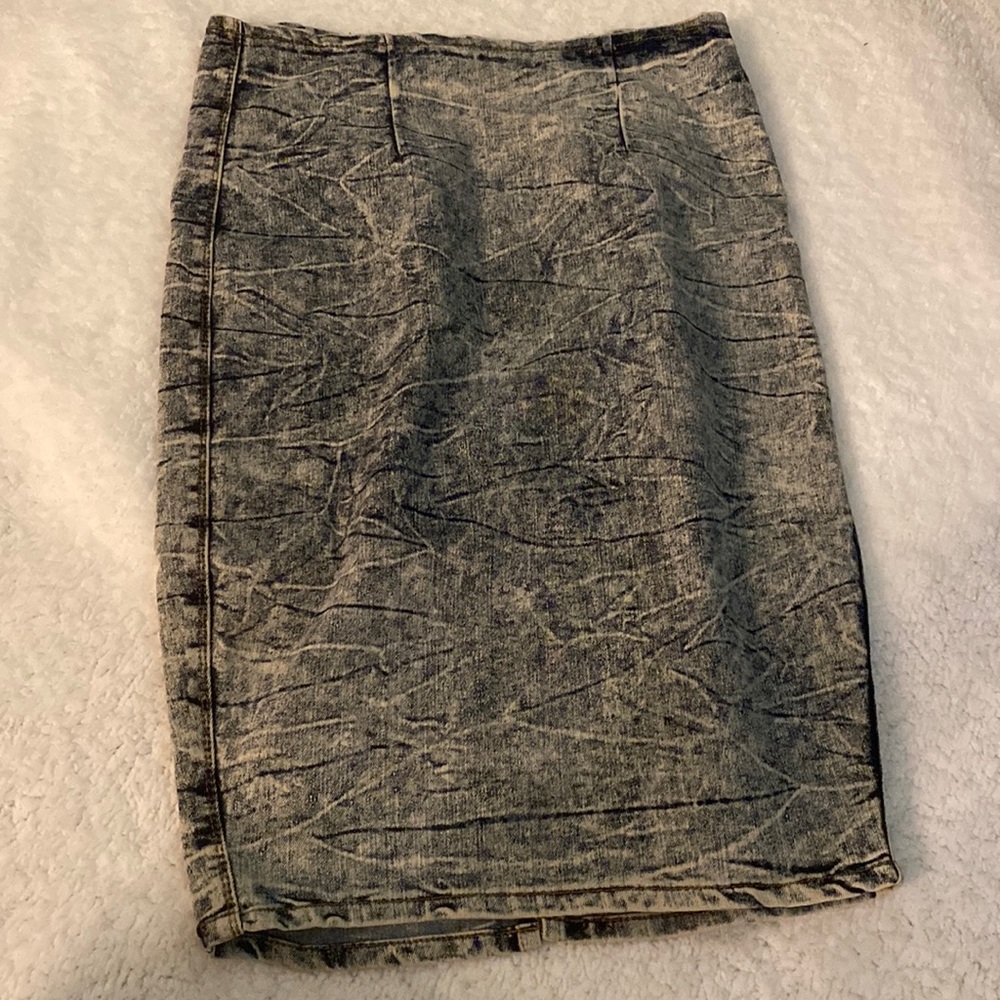 Jean skirt with slit in the back